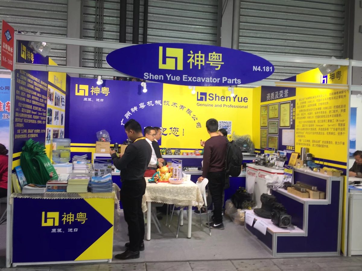 Visitors at the Shenyue booth at bauma CHINA 2018 in Shanghai